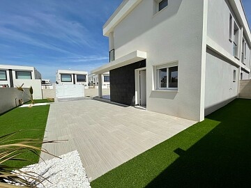 Villa lumineuse à proximité des services, de l'aéroport et de la plage à gran alacant in Maisons de Mer